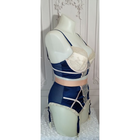 NWT Retro Blue & Cream Bra Thong Garter 3 Piece Set High Waist Satin Lace Sz 12 - Picture 4 of 9